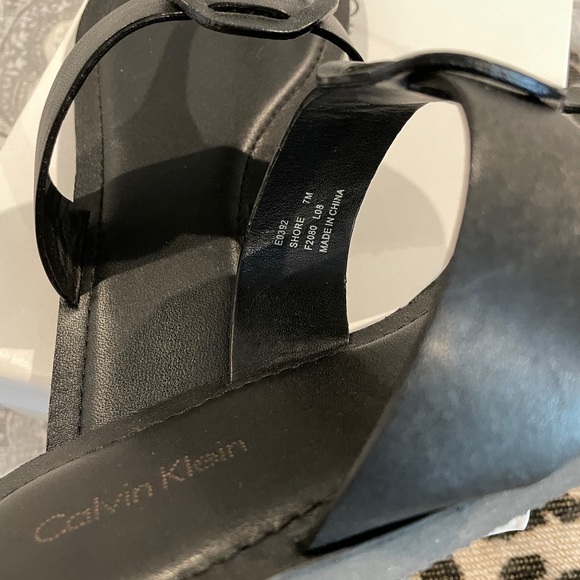 New Calvin Klein in original box Never Worn - Picture 2 of 4